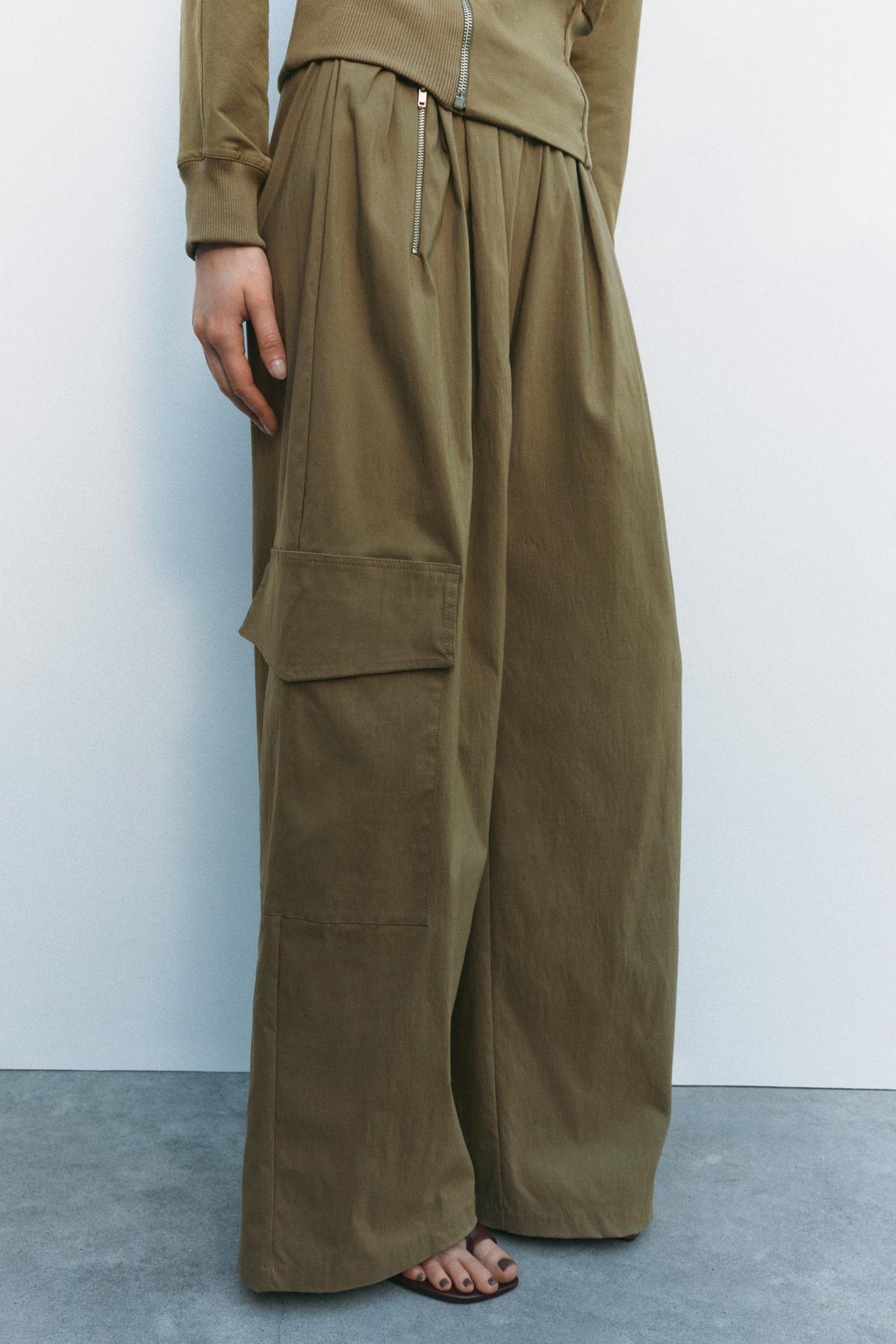 RELAXED-FIT PLEATED PANTS