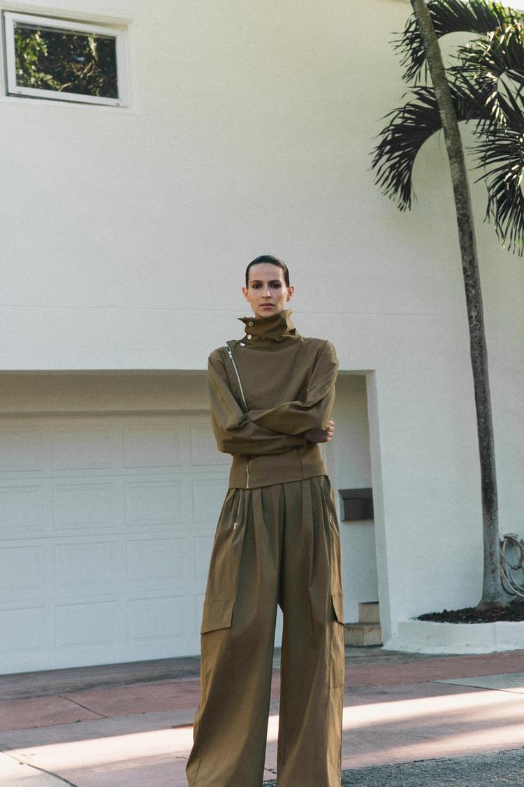 RELAXED-FIT PLEATED PANTS