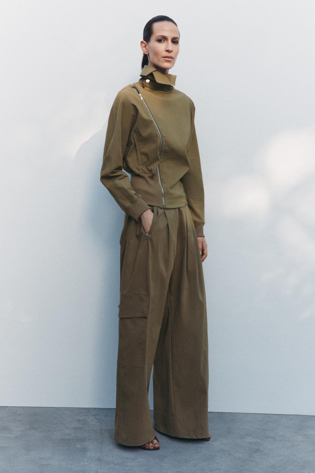 RELAXED-FIT PLEATED PANTS