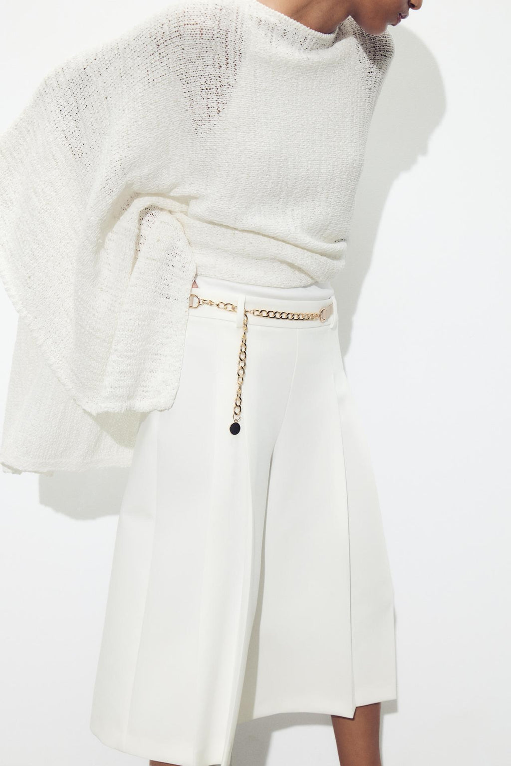 PLEATED BERMUDA SHORTS WITH BELT