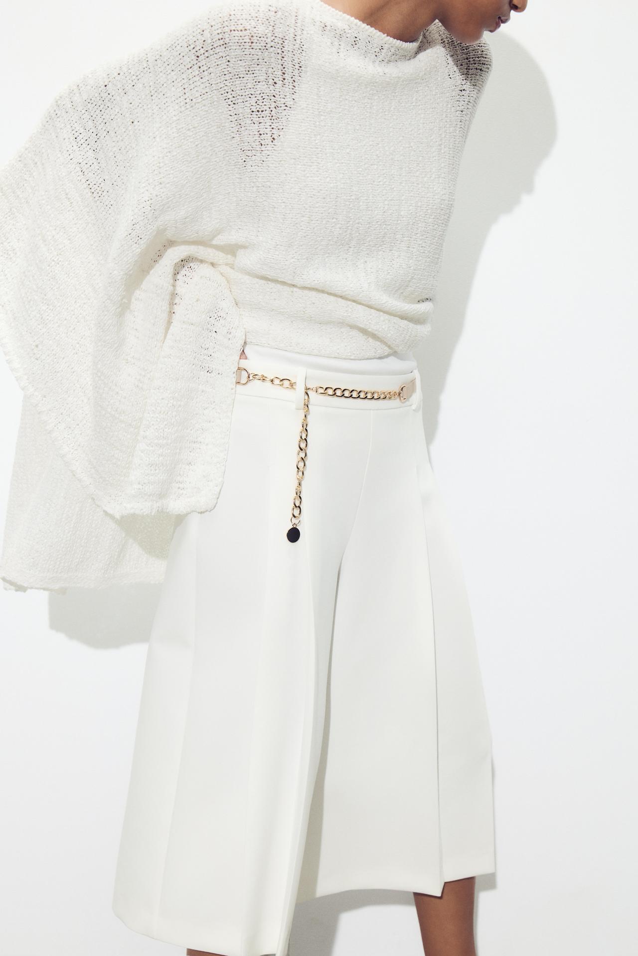 PLEATED BERMUDA SHORTS WITH BELT