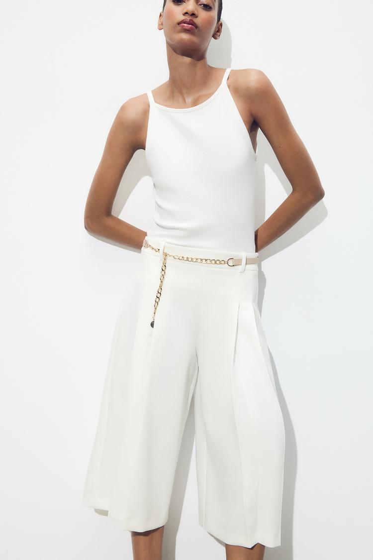 PLEATED BERMUDA SHORTS WITH BELT