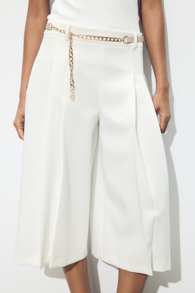PLEATED BERMUDA SHORTS WITH BELT