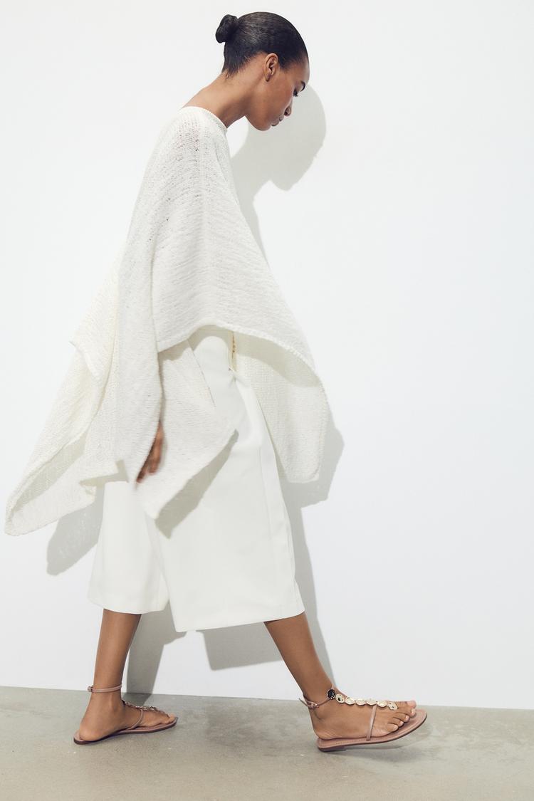 PLEATED BERMUDA SHORTS WITH BELT