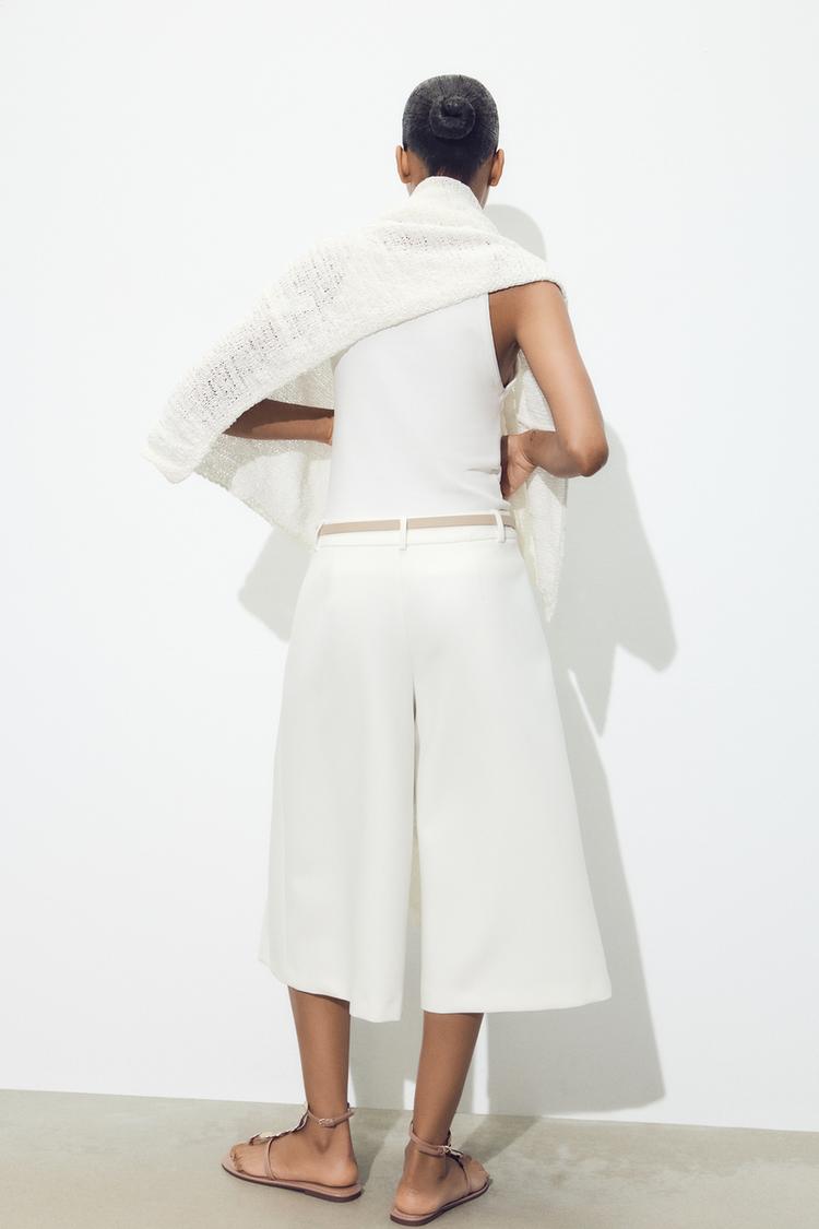 PLEATED BERMUDA SHORTS WITH BELT