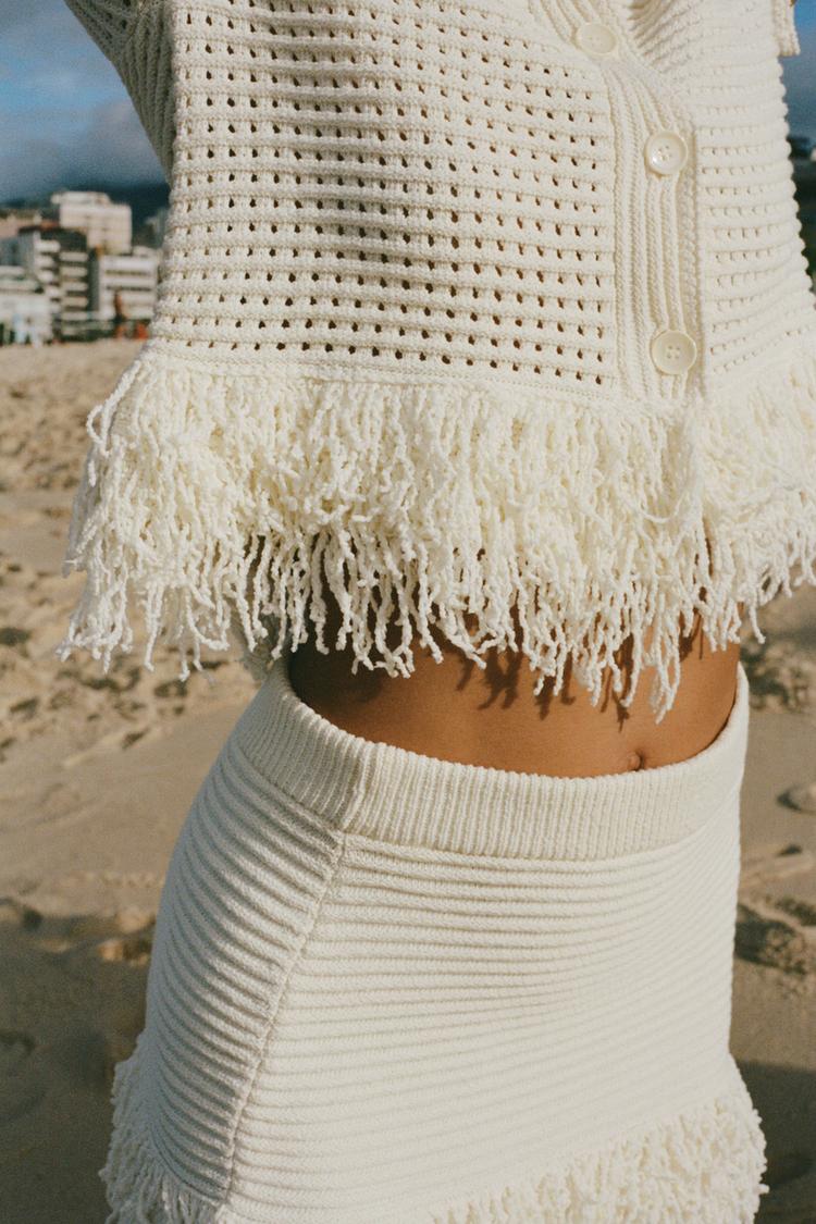 FRINGED CHECKERED KNIT VEST