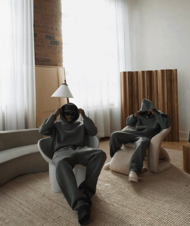 MONOCHROME SET JOGGING & HOODIES