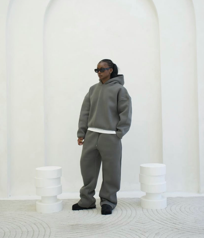 MONOCHROME SET JOGGING & HOODIES