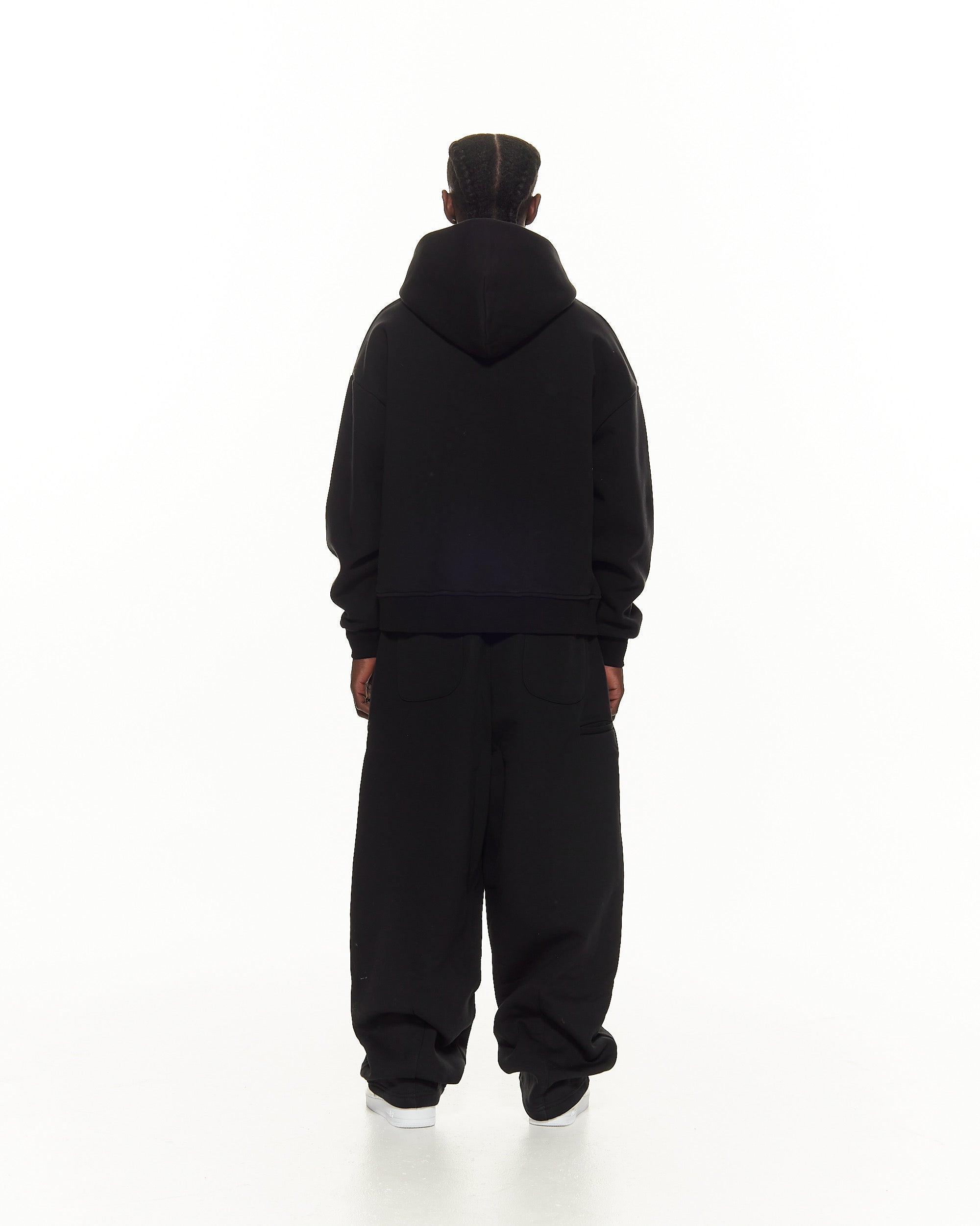 STRAIGHT-FIT COMFORT JOGGERS – BLACK