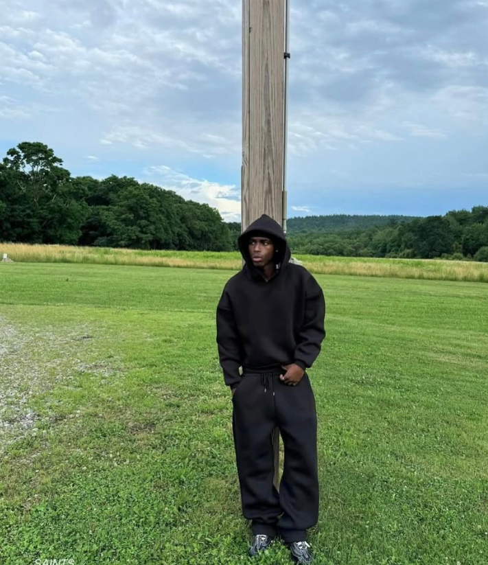 MONOCHROME SET JOGGING & HOODIES
