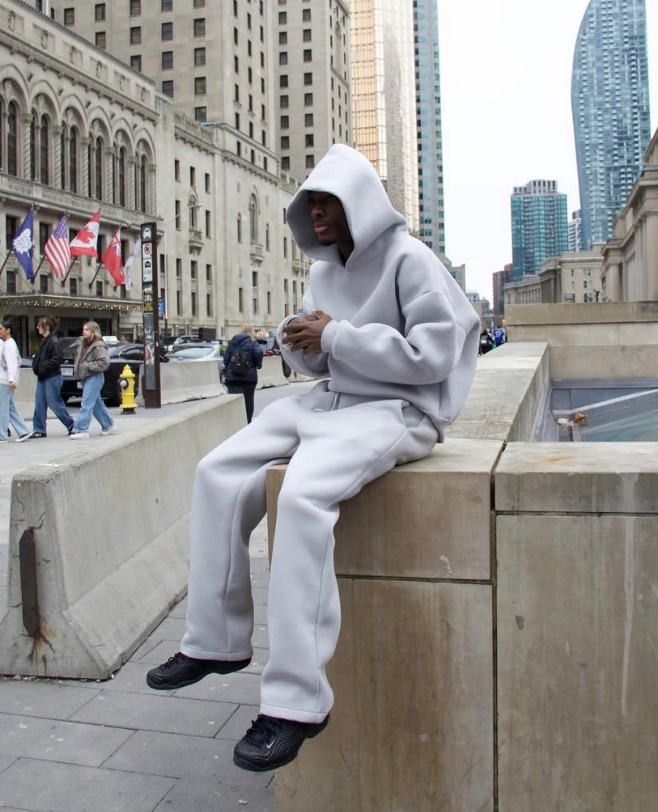MONOCHROME SET JOGGING & HOODIES