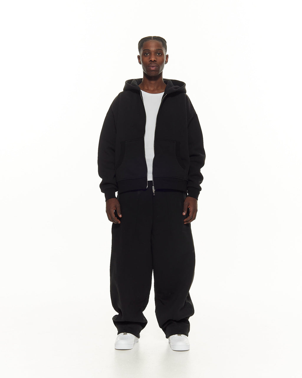 STRAIGHT-FIT COMFORT JOGGERS – BLACK