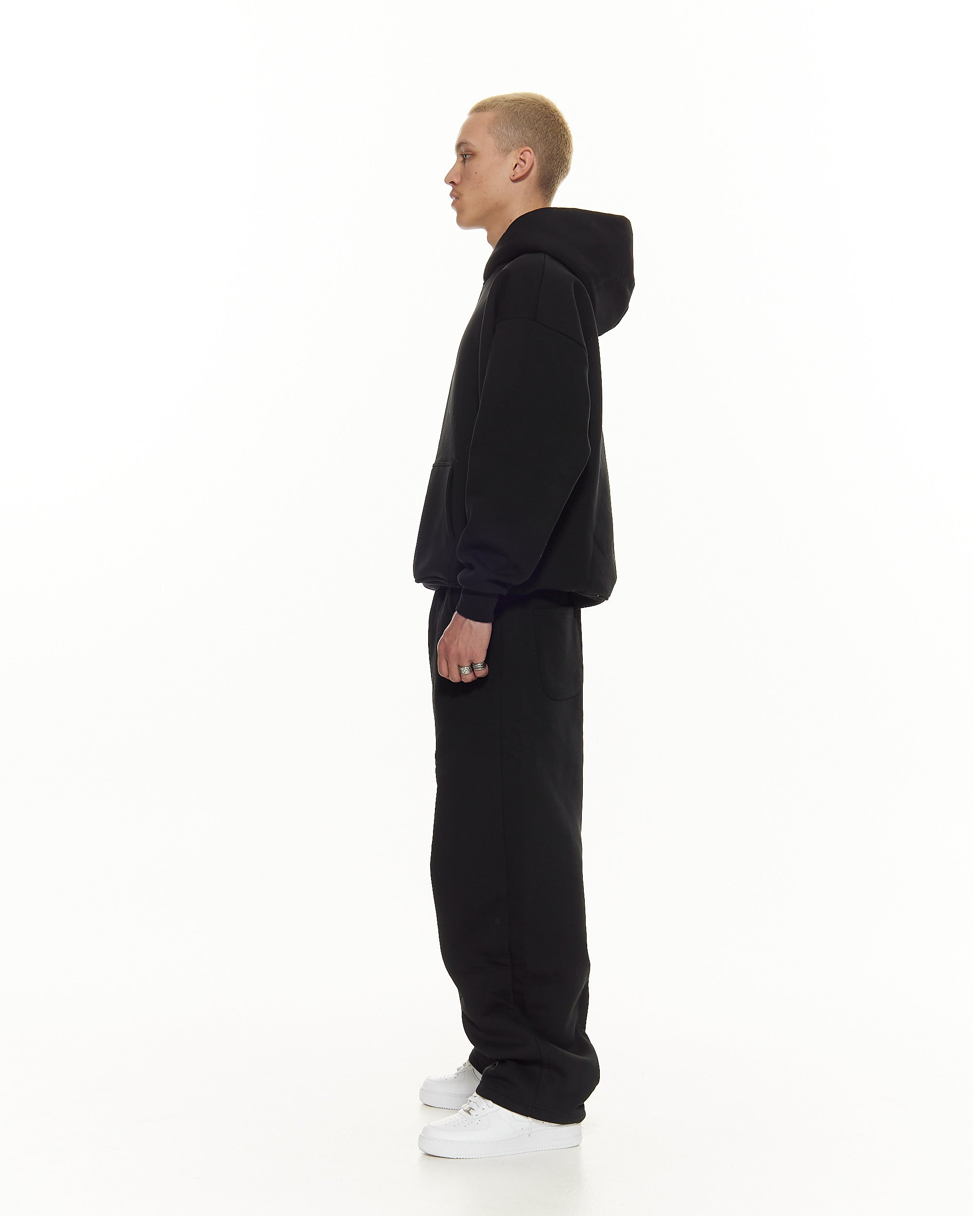 STRAIGHT-FIT COMFORT JOGGERS – BLACK
