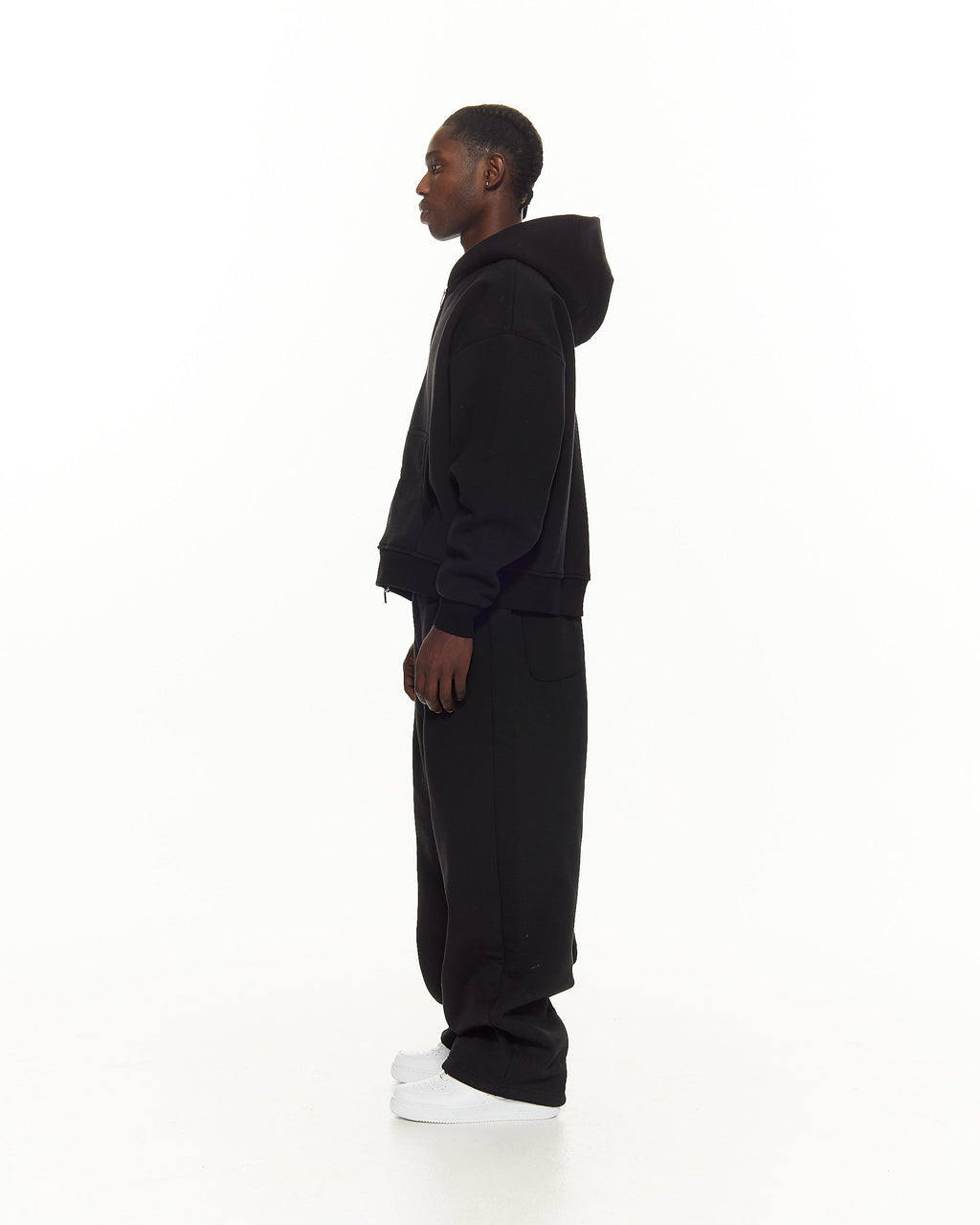 STRAIGHT-FIT COMFORT JOGGERS – BLACK