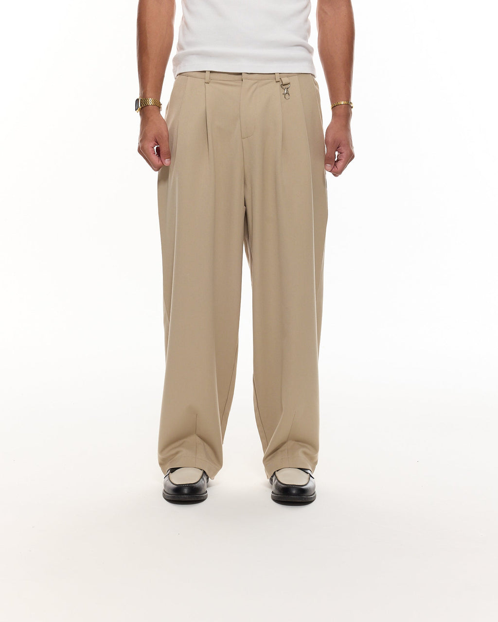 PLEATED PANTS – SAND