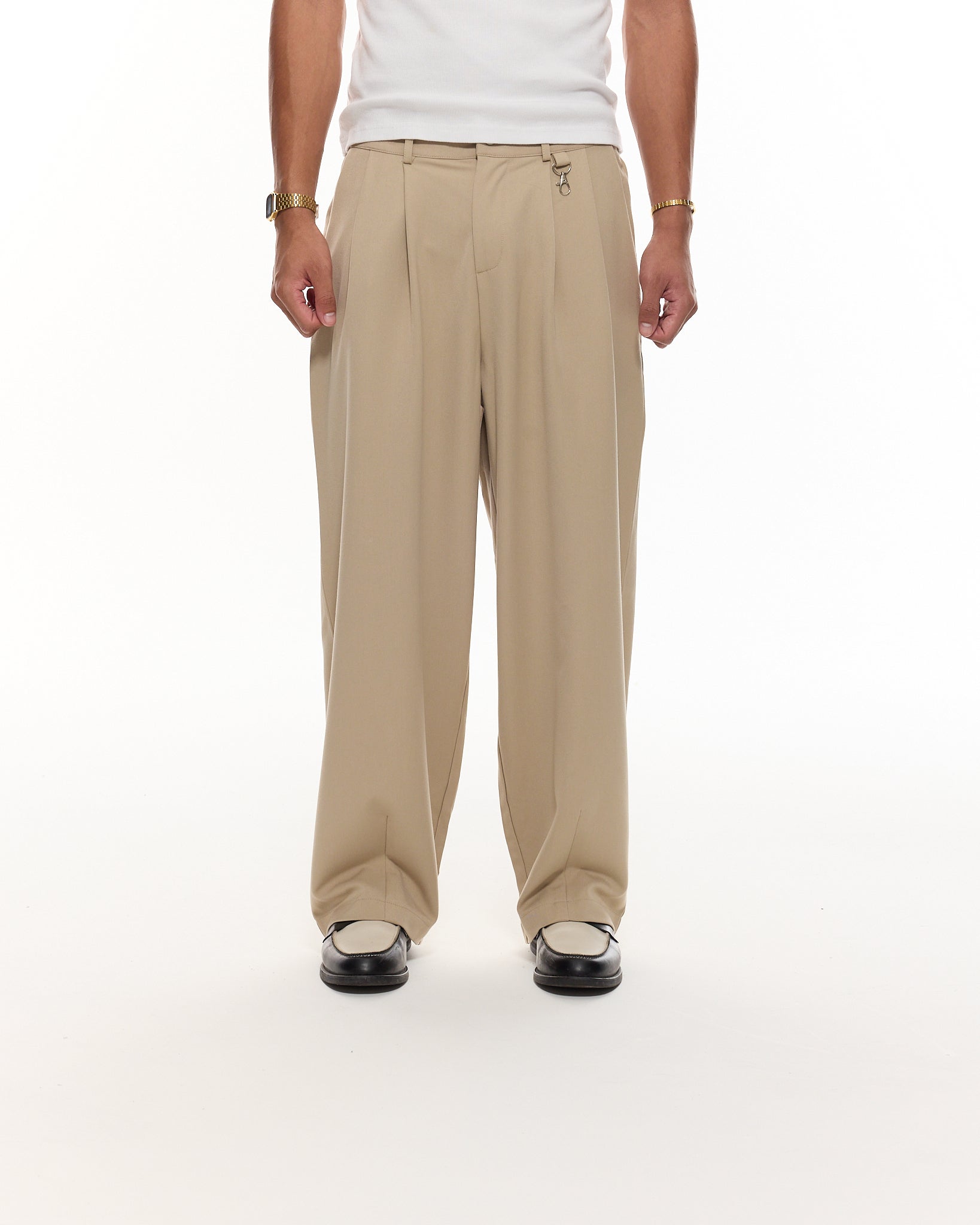 PLEATED PANTS – SAND