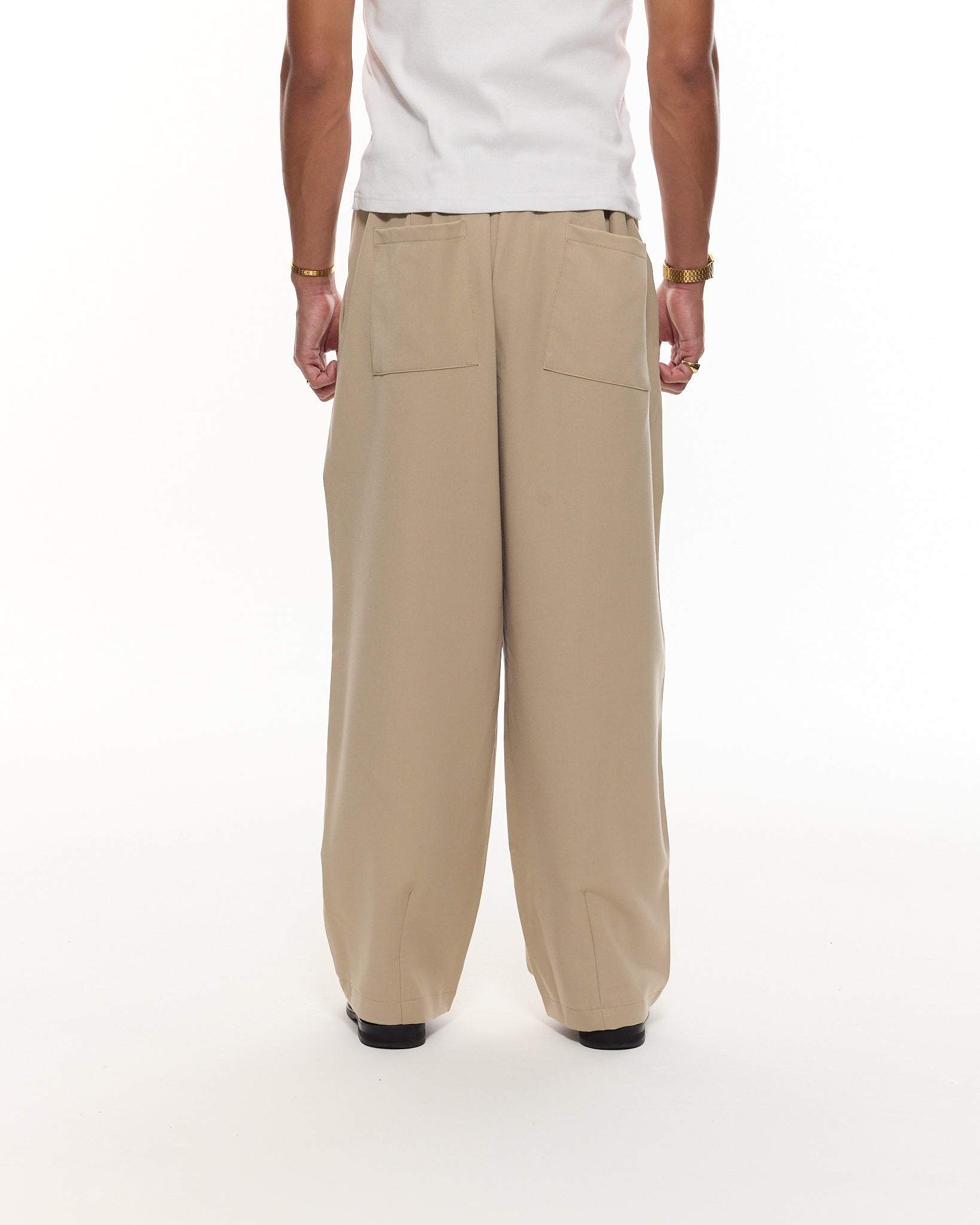 PLEATED PANTS – SAND