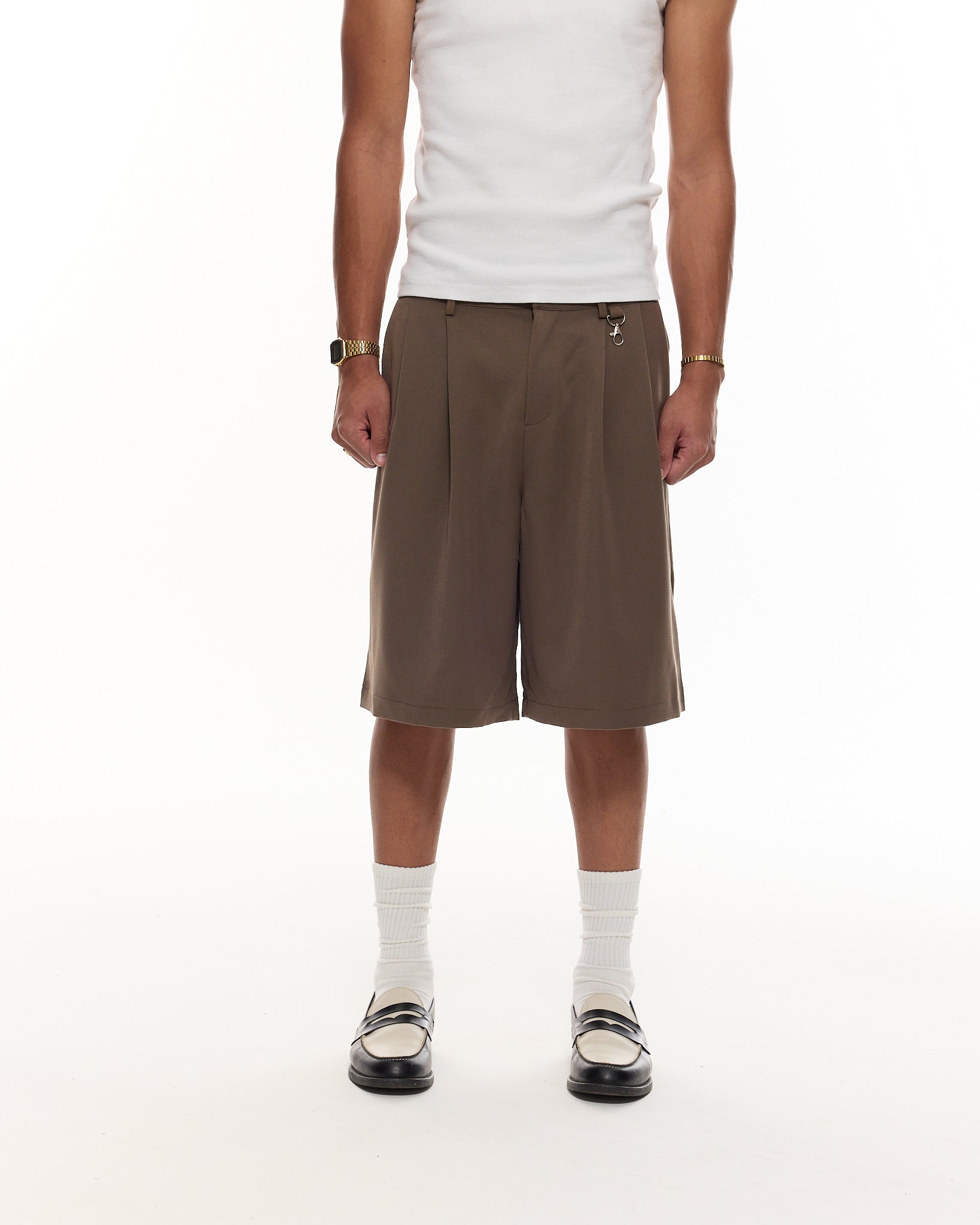 PLEATED SHORTS – BROWN