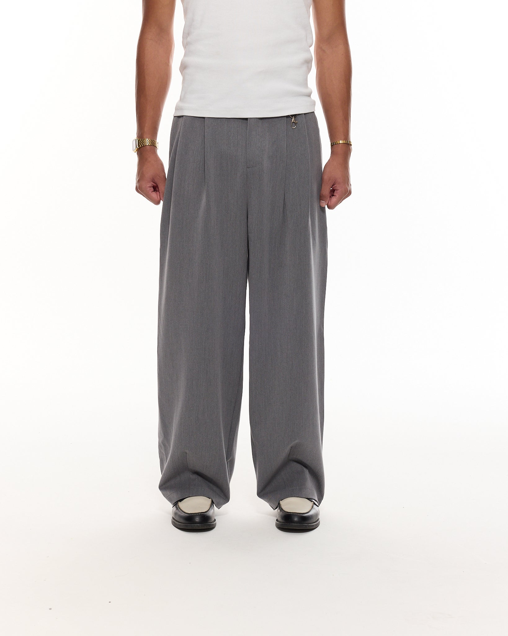 PLEATED PANTS – GRAY
