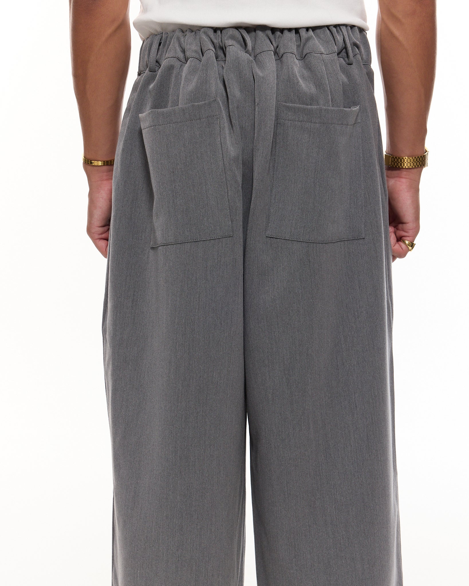 PLEATED PANTS – GRAY