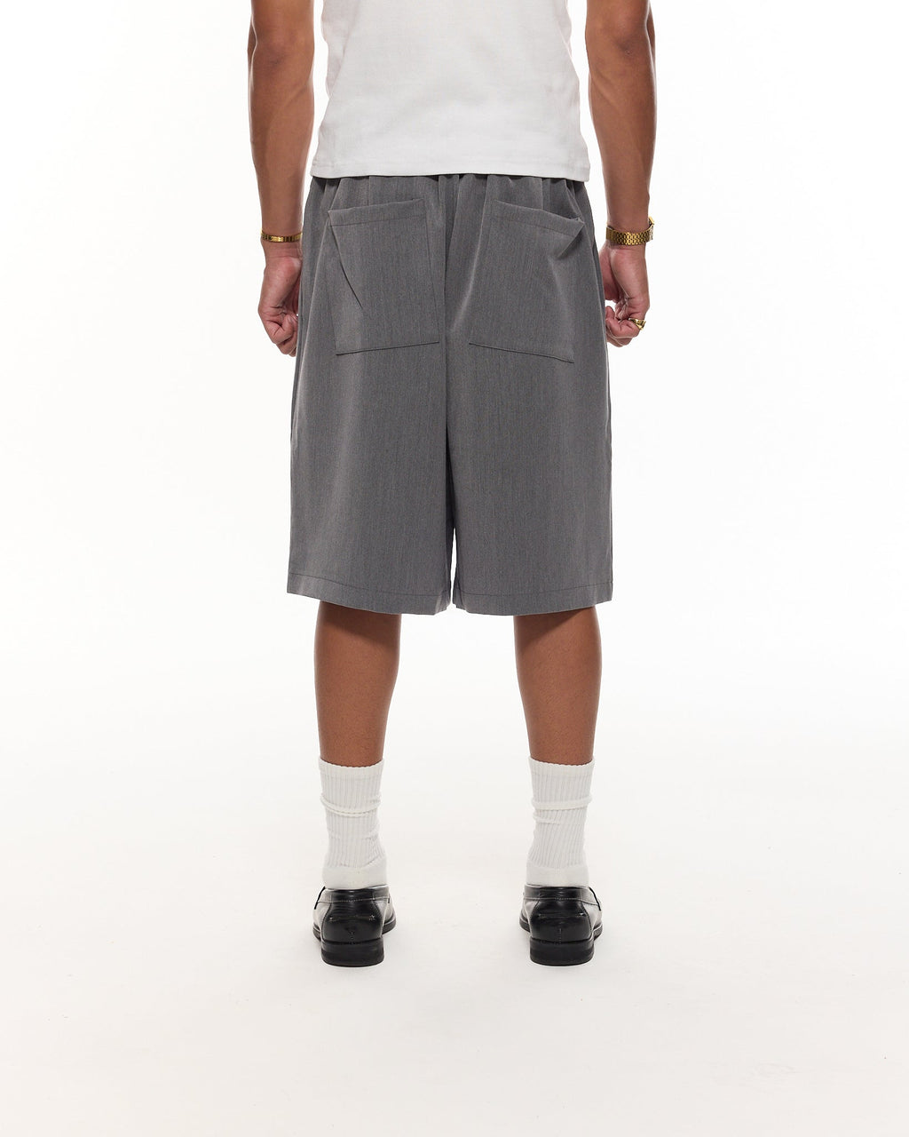 PLEATED SHORTS – GRAY