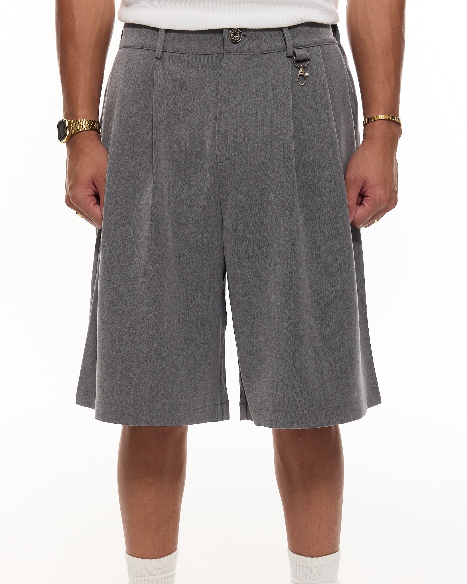 PLEATED SHORTS – GRAY