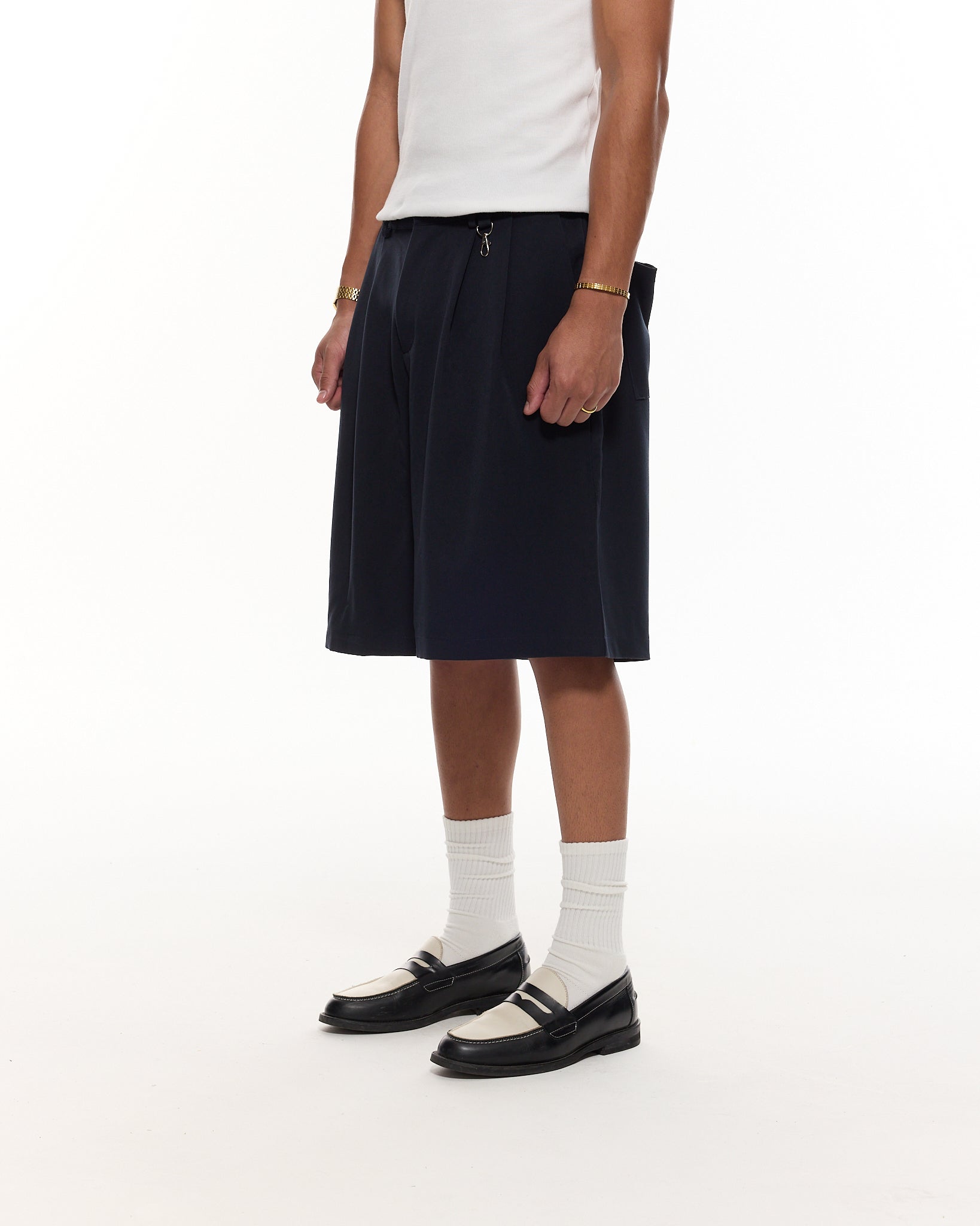 PLEATED SHORTS – NAVY BLUE