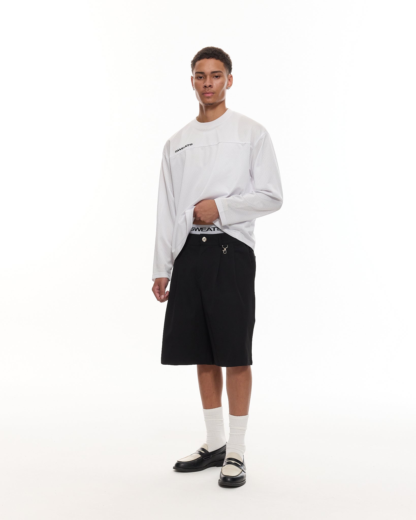 PLEATED SHORTS – BLACK