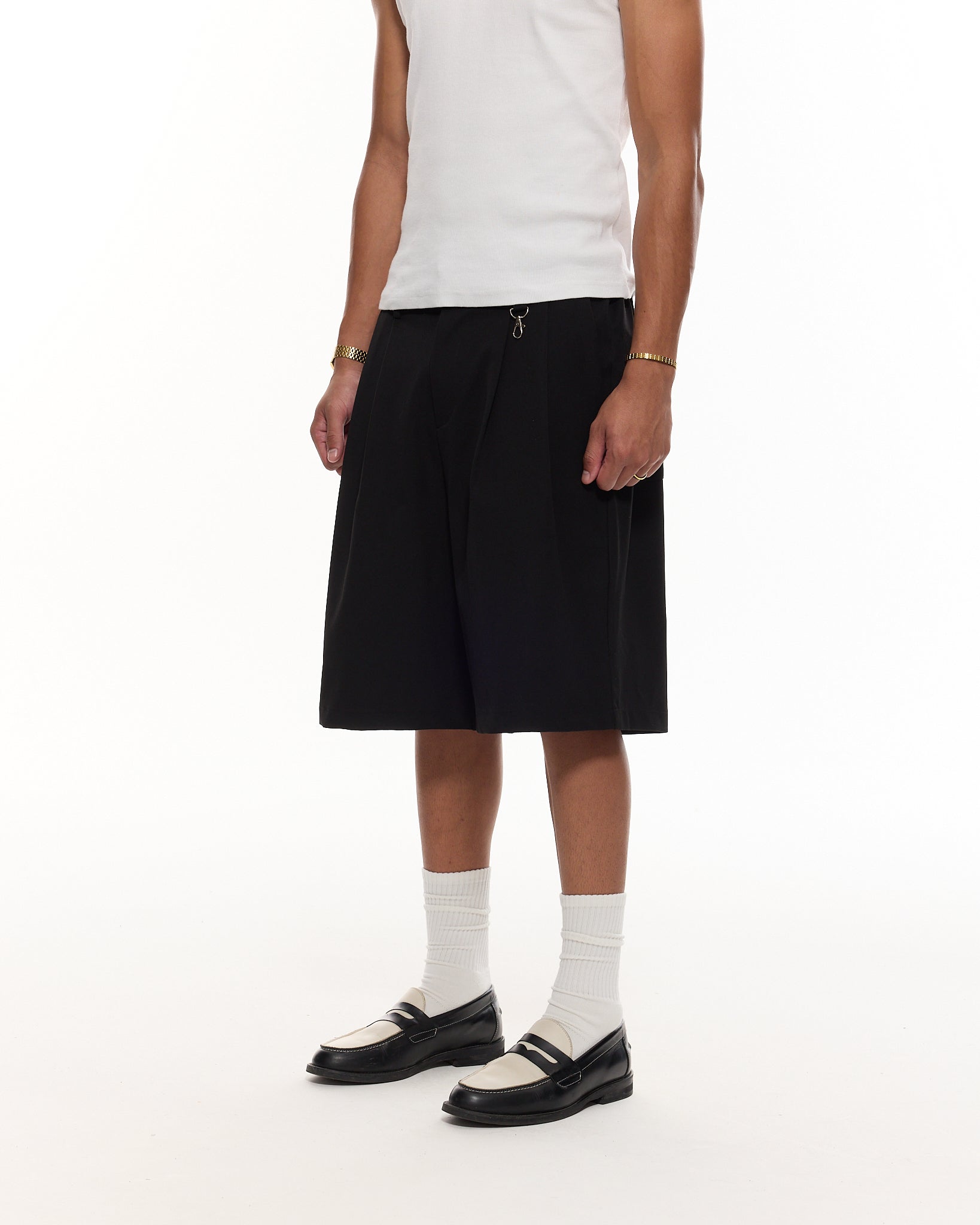 PLEATED STRAIGHT-FIT SHORTS – ZALANA™