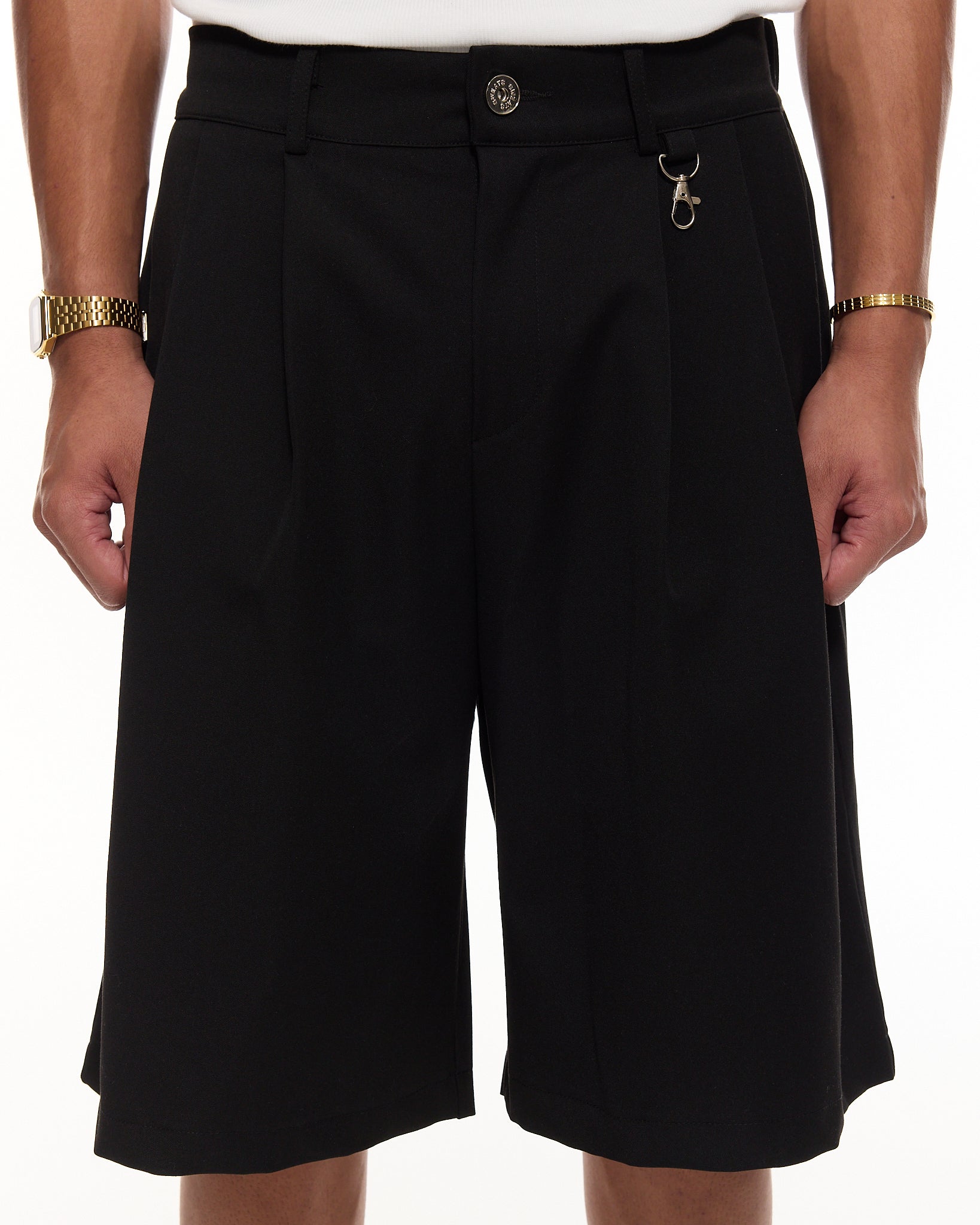 PLEATED SHORTS – BLACK