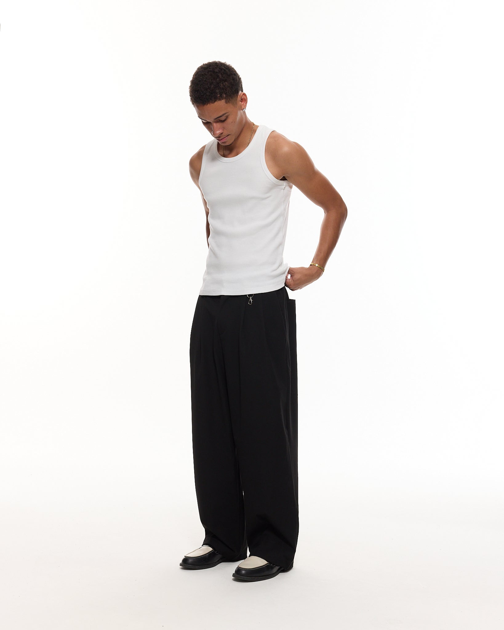 PLEATED PANTS – BLACK