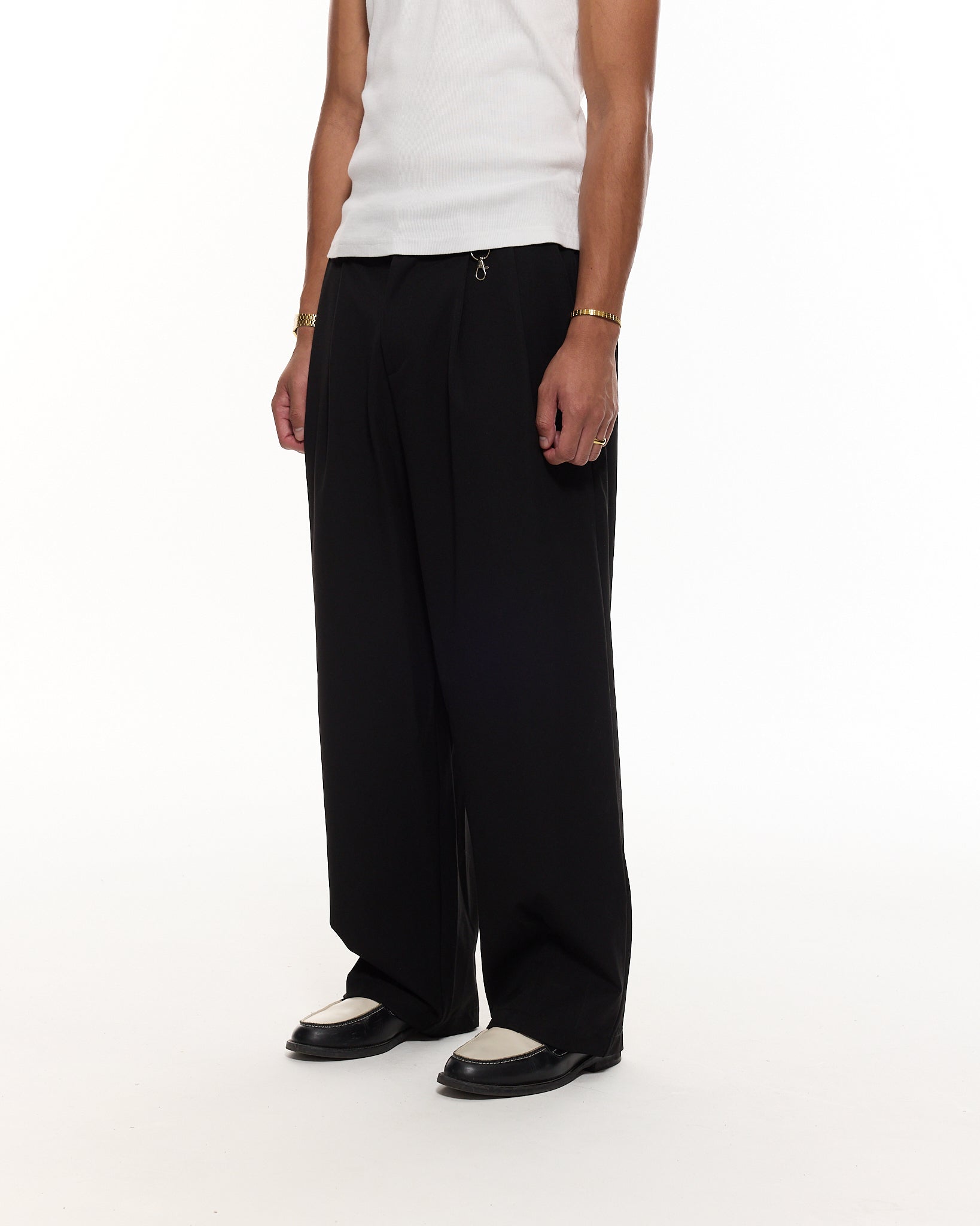 PLEATED PANTS – BLACK