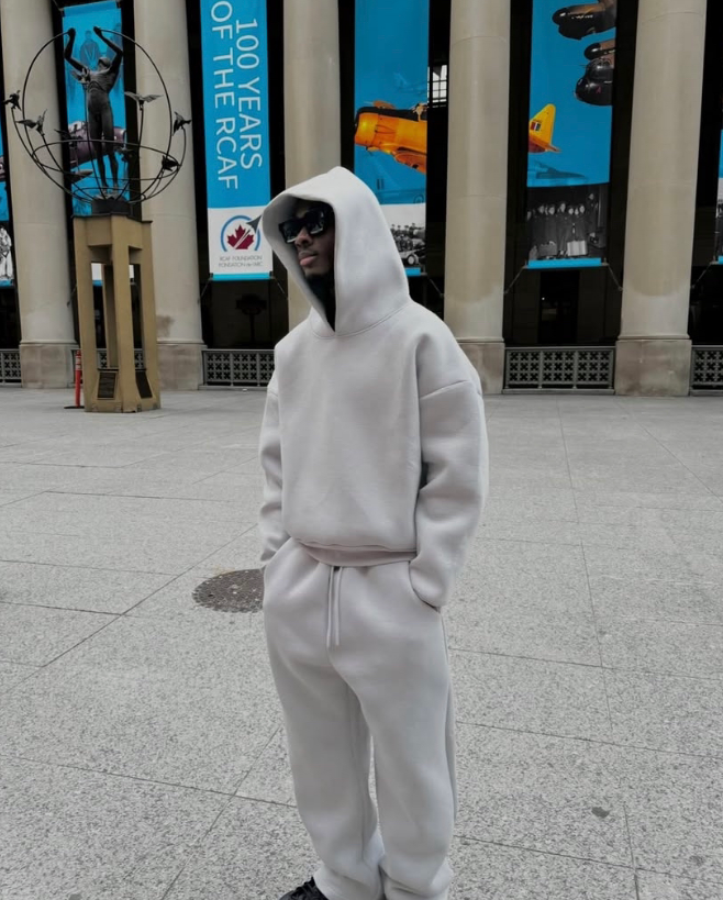 MONOCHROME SET JOGGING & HOODIES